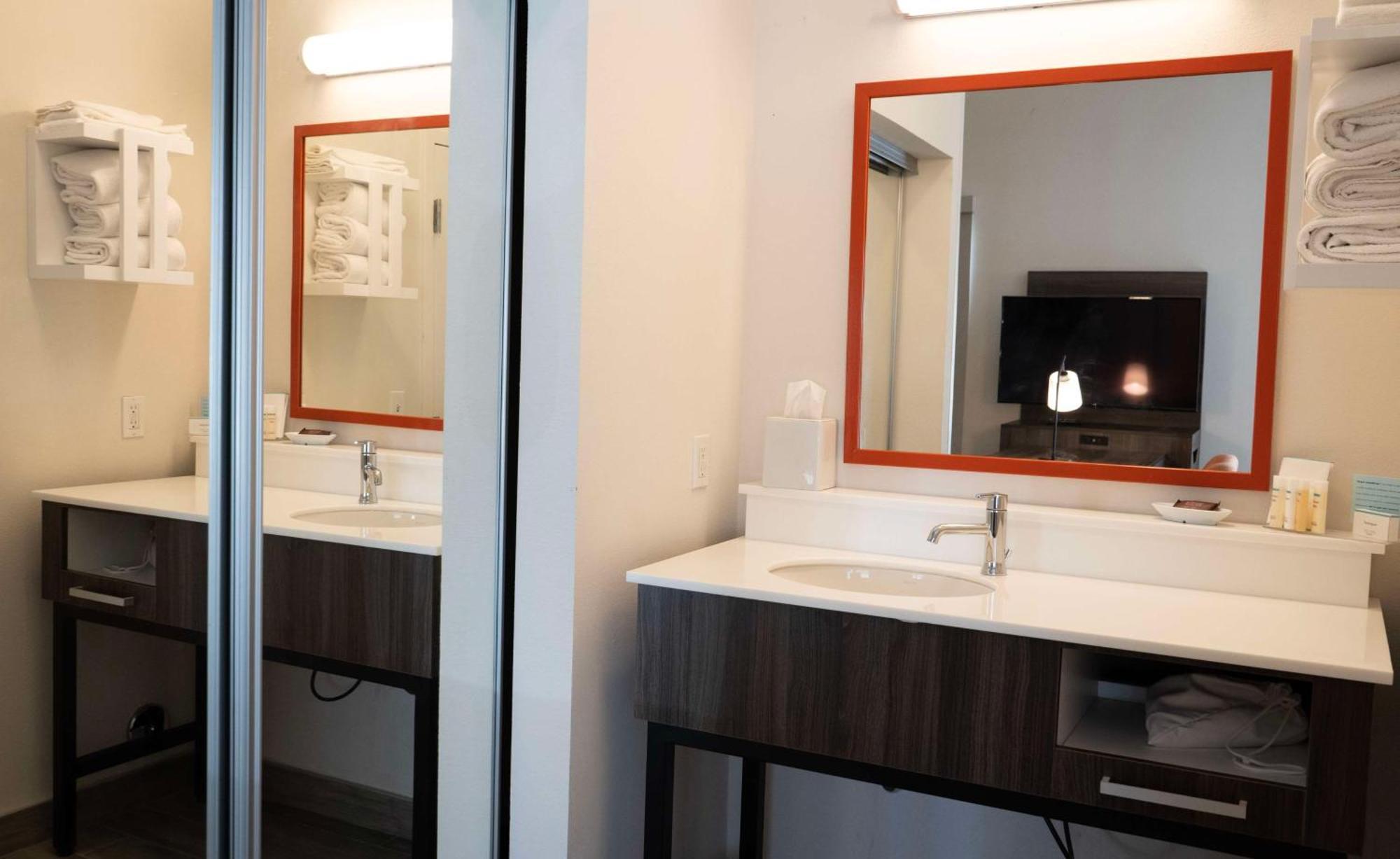 Hampton Inn & Suites Seal Beach Buitenkant foto