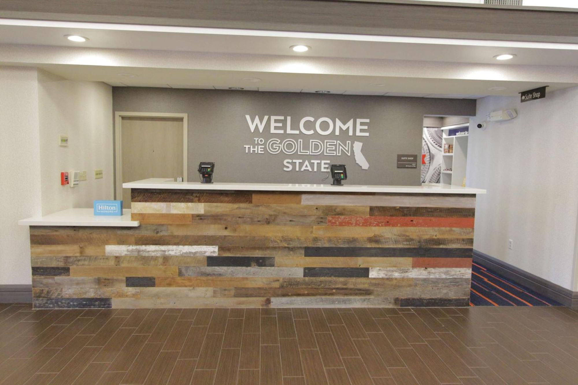 Hampton Inn & Suites Seal Beach Buitenkant foto